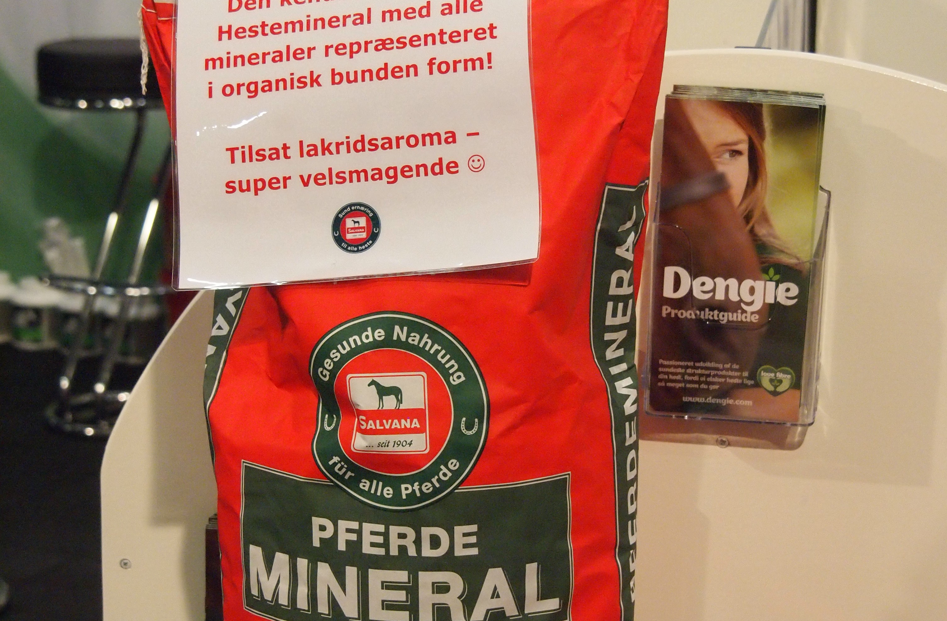 Salvanas nye Hestemineral Vital tilpasset danske forhold og med en højere andel af organiske mineraler. Hest og Rytter messen.